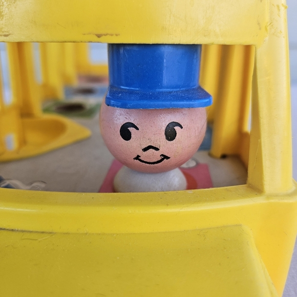 VTG Fisher Price School Bus #192 Little Peg People 1965 No Figures Wooden Bottom - Picture 9 of 10